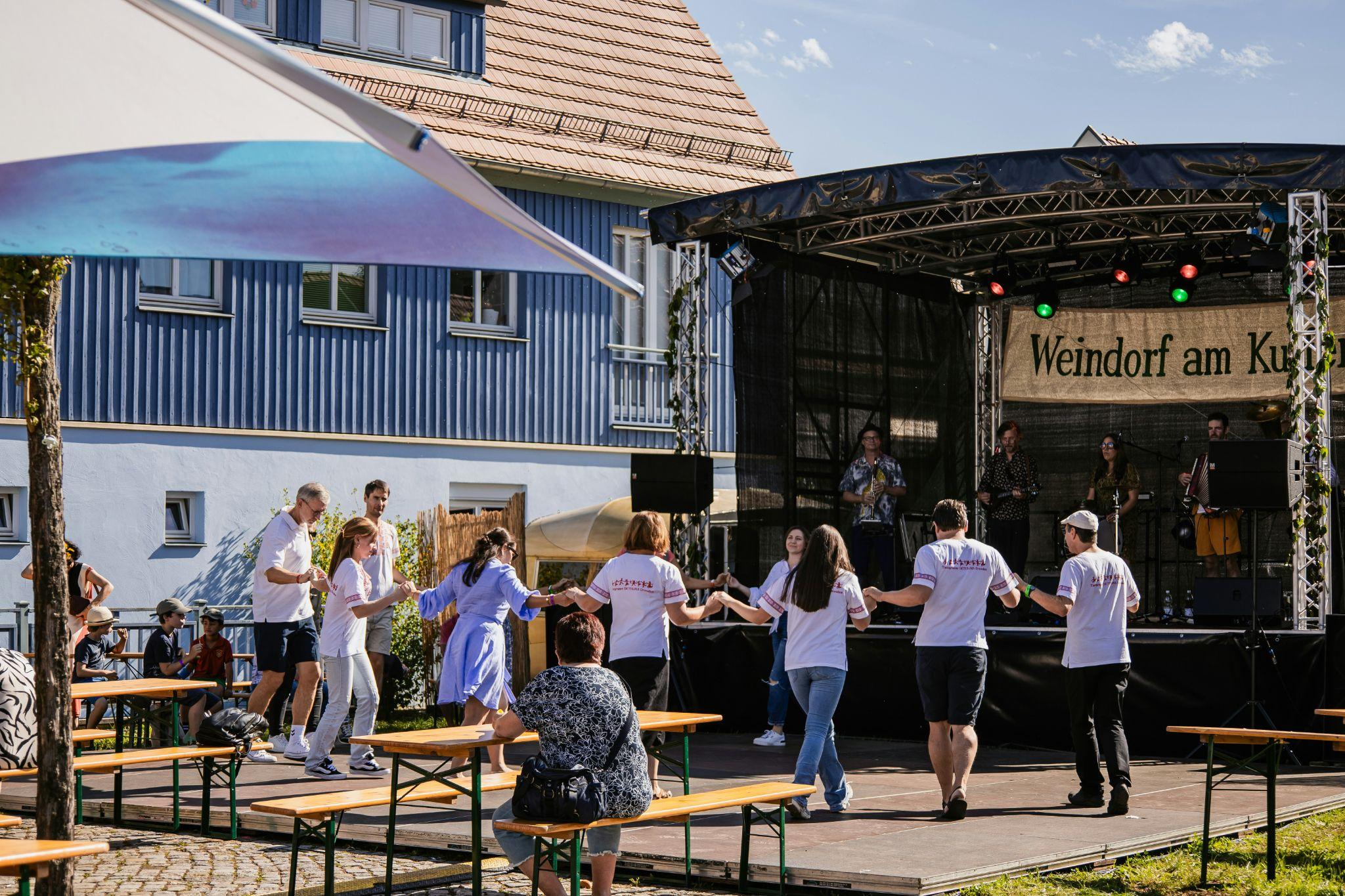 Creative Ways to Bring People Together Through Local Events and Entertainment 2
